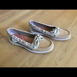 Size 8 Sperry boat shoes